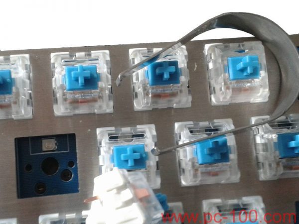 Teclado mecánico programable GH60 DIY con los interruptores enchufables (64 teclas), los zócalos de PCB, interruptores de tirón y enchufe