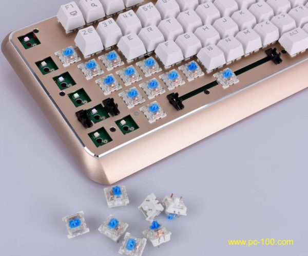 Interruptores enchufables pueden retirarse fácilmente de teclado gaming mecánico y conectados fácilmente para fijar.